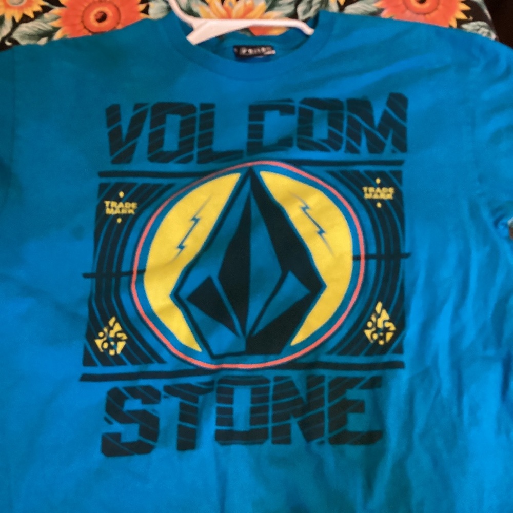 Bright neons Volvos short sleeve T shirt